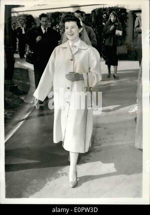 01 janv., 1957 - Infirmière de la Suisse rencontre la presse : elle est de prendre soin de l'enfant Royal Monaco : Vingt trois ans de Margaret Stahl suisse a rencontré les membres de la presse à Monte Carlo aujourd'hui. Elle a été engagé par le Prince Rainier à prendre soin du bébé sera né à la Princesse Grace dans les prochains jours. Photo montre Infirmière Margaret Stahl à Monte Carlo aujourd'hui. Banque D'Images