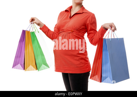 Smiling pregnant woman holding shopping bags. isolated on white Banque D'Images