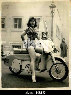 01 janv., 1958 - Trois milles pour un sou - sur New British Motor Scooter : montré à la presse pour la première fois aujourd'hui a été le ''Pippini'' nouveau scooter de moteur britannique qui a une vitesse de croisière de 35-40 miles par heure avec la consommation d'essence à trois milles un penny - avec remorque. Équipé d'un moteur 98 cc Villiers - c'est au prix de 115-10-0d'impôt à l'achat d'inc... et est construit par les industries de mercure, Birmingham. La photo montre la jeune Juliet Alexander essaie l'''Pippin'' - à Londres cet après-midi. Banque D'Images