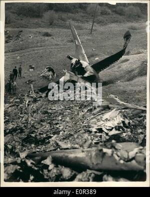 11 novembre 1957 - Forty-Three mourir dans Flying Boat Crash. Naufrage de l'examen. Eagle : Quarante-trois membres de la passagers et w o Banque D'Images