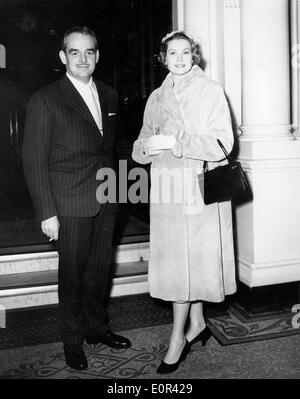 Le Prince Rainier avec Grace Kelly épouse visiter Buckingham Palace Banque D'Images