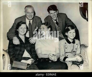 Le 12 décembre 1957 - Lauréats du Prix Nobel à Stockholm. Sir Alexander Todd et famille. Gagnants du Prix Nobel pour 1957 sont maintenant en Banque D'Images