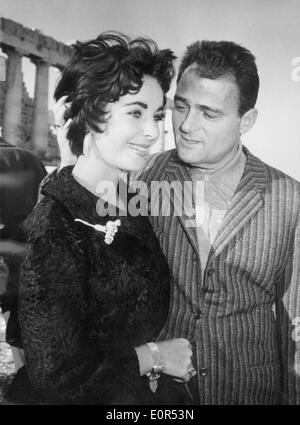 L'actrice Elizabeth Taylor et Mike Todd visiter Athènes Banque D'Images