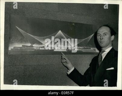 Mar. 03, 1958 - Design Architectural primés. : un cabinet d'architecture de Londres, raglan Squire et partenaires, a obtenu un prix de 1 850 427 000 et d'un contrat pour la construction d'un monument de Karachi à M. Jinnah. le fondateur du Pakistan, dans une compétition contre 60 concurrents de 17 pays. La conception est le travail sur l'un des concepteurs du personnel de l'entreprise, M. Robert B. Roberts. Photo montre M. Robert B. Roberts vu avec son dessin gagnant, à Londres aujourd'hui. Banque D'Images