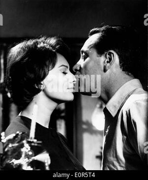 Acteurs Sophia Loren et William Holden dans le film 'La clé' Banque D'Images