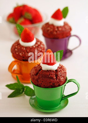 Cupcakes aux fraises Recette disponible. Banque D'Images