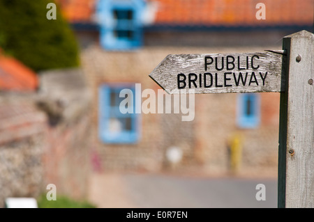 Bridleway Public sign in village Banque D'Images