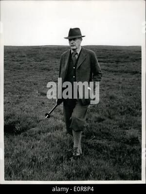 08 août, 1958 - Le premier ministre va huppée : prise de photo montre. M. le Premier ministre Harold Macmillan vu quand il est allé Banque D'Images