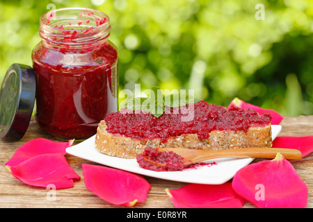 Confiture de Roses. Recette disponible. Banque D'Images