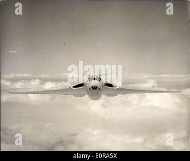 10 septembre 1958 - Dernière des bombardiers V. Mise en service : le Handley Page Victor, la dernière des bombardiers V. pour sa mise en service, est maintenant en service de l'Escadron à la Royal Air Force Station, cottersmore, Rutland. Le premier escadron à être équipés de vainqueurs est le n° 10 Sqaudron, commandé par le commandant de l'Escadre, C. Owen D.S.O. D.F.C. ces photos ont été faites lors de la R.A.F. Cottesmore, aujourd'hui 10 septembre. Ils montrent l'Handley Page Victor, un turbo jet powered, bombardier en vol. Banque D'Images