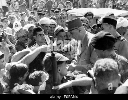 Le président Charles de Gaulle en visite en Algérie Banque D'Images