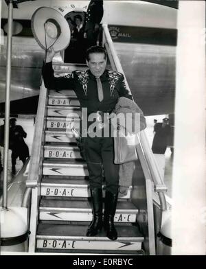 Le 12 décembre 1958 - Le Cisco Kid arrive. Le Cisco Kid - de son vrai nom Duncan Ronald - arrivée à l'aéroport de Londres, ce matin. Il apparaît dans l'émission de télévision Rediffusion ''Lucky'', ce soir. La photo montre le Cisco Kid hid représenté à l'arrivée à l'aéroport de Londres ce matin. Banque D'Images