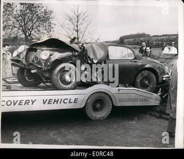 01 janv., 1959 - Mike Hawthorn est tué lorsque sa voiture a dérapé et frappe un arbre sur la route de Guildford : Comme l'aubépine, la Grande-Bretagne. Banque D'Images