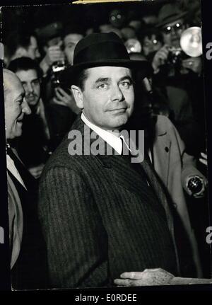 Mar. 10, 1959 - Glenn Ford à Madrid : Glenn Ford et Debbie Reynolds dernier film : ''Il a commencé avec un baiser a été présenté à Madrid récemment. Un grand nombre de stars de Hollywood ont assisté à cette première. Photo montre Glenn Ford photographiée à son arrivée à Madrid. Banque D'Images