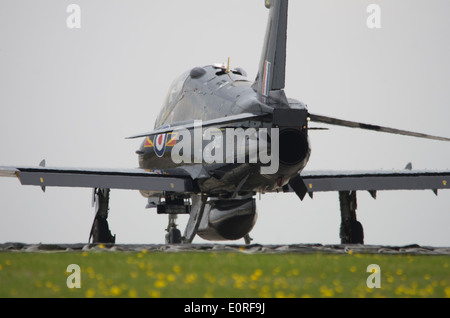 Un Faucon la préparation pour le décollage à RAF Valley. Banque D'Images