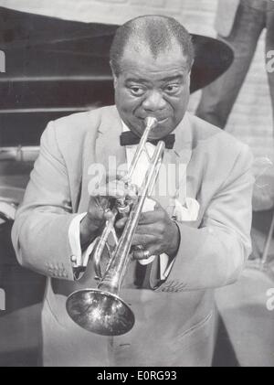 Louis Armstrong jouant de la trompette. Banque D'Images