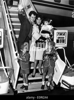 Liz Taylor avec mari Eddie Fisher et les enfants Banque D'Images