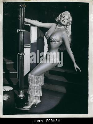 Septembre 09, 1959 - Tournage de Jayne Mansfield dans la séquence de danse ''trop chaud à gérer'' : Le tournage de Jayne Mansfield dans la séquence de danse nouveau film ''trop chaud à gérer'' a eu lieu aujourd'hui à M.G.M. Les studios d'Elstree. Photo montre Jayne Mansfield vu pendant le tournage d'aujourd'hui à Elstree. Banque D'Images