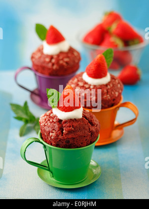 Cupcakes aux fraises Recette disponible. Banque D'Images