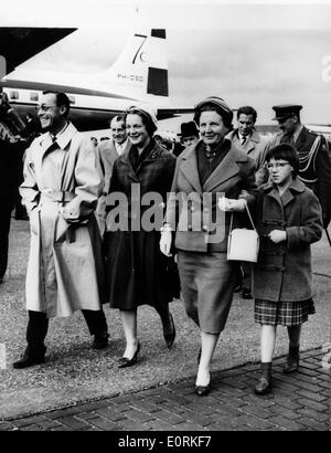 La reine Juliana et le Prince Bernhard voyager avec des filles Banque D'Images