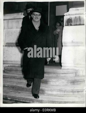 01 janvier 1960 - conférence, Chypre s'ouvre à Londres. Le ministre des Affaires étrangères grecque : la nouvelle conférence visant à définir les problèmes concernant les bases britanniques à Chypre etc. ouvert ce matin à l'Office des étrangers. Photo montre M. Evangelos Averoff le Ministre grec des affaires étrangères - congé pour la pause déjeuner - cet après-midi. Banque D'Images