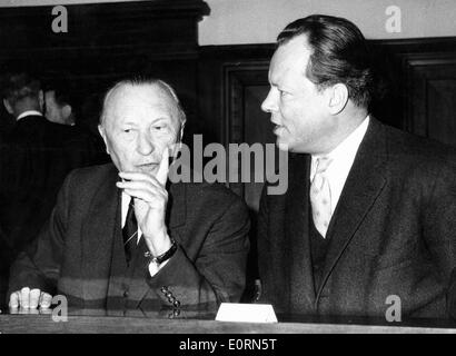 Konrad Adenauer avec le maire Willy Brandt Banque D'Images