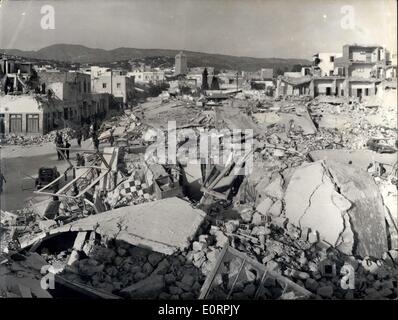 Mars 02, 1960 - Agadir complètement détruit By-Earthquake : quelques 2 000 personnes ont été tuées et plusieurs milliers d'Assuré hier soir, lorsque deux tremblements de terre, un feu et un vague Todal complètement détruit la ville marocaine d'Agadir. Photo montre les ruines d'Agadir. Banque D'Images