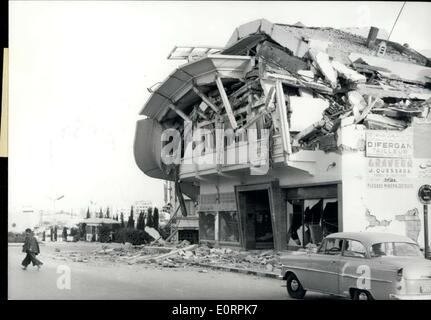 Mars 02, 1960 - Tremblement de terre détruit Agadir : Photo montre. Des maisons qui s'est effondrée après deux tremblements de terre et un raz de marée détruit la ville marocaine d'Agadir. Banque D'Images