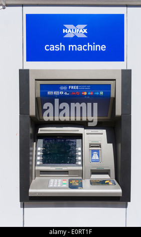 Distributeur de billets de la banque ATM Halifax, UK Banque D'Images