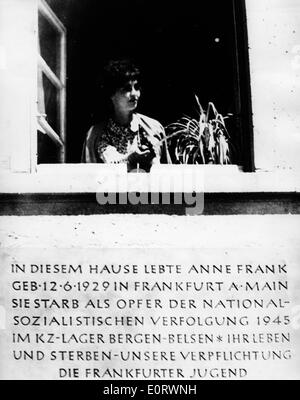 Visites Millie Perkins actrice Anne Frank's home Banque D'Images