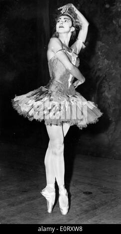 Prima Ballerina Margot Fonteyn danse dans 'Firebird' Banque D'Images