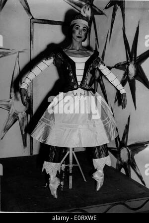 Prima Ballerina Margot Fonteyn dans le costume d'un spectacle Banque D'Images