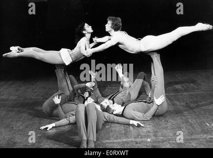 Danseurs Margot Fonteyn et Rudolf Noureev exécuter Banque D'Images