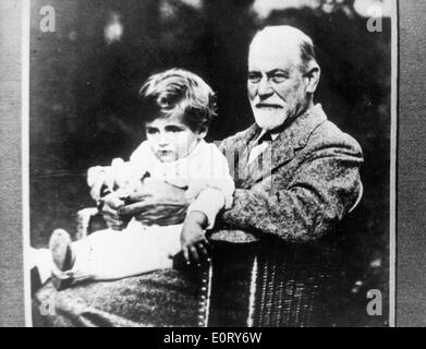 Portrait de neurologue Sigmund Freud avec son enfant Banque D'Images