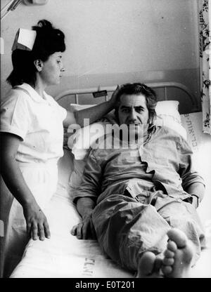 L'acteur Daniel Gelin dans l'hôpital Banque D'Images