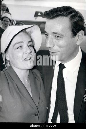 Juillet 07, 1960 - Simone Signoret d'Italie : L'actrice française Simone Signoret qui était dans romeo où elle a joué dans un nouveau film Banque D'Images