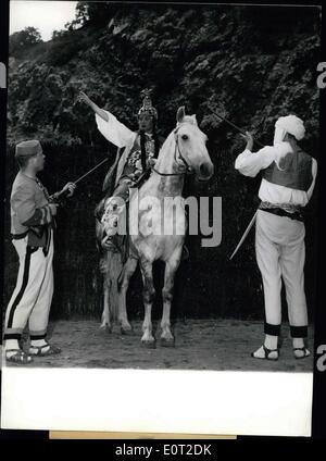 Juillet 16, 1960 - Dans les ravins des Balkans cette année le Festival Karl May de Bad Segeberg (BAD SEGEBERG/ Allemagne du Nord) est maintenu . Du 16 Juillet jusqu'au 22/8/04, l'air ouvert étape dans Bad Segeberg sera à nouveau de la Mecque pour les jeunes et vieux amis de Karl May (auteur des très populaires et palpitante aventure books). Cette année, le festival '' dans les ravins des Balkans'' est fondée sur le livre avec le dernier siècle dans les montagnes des Balkans. Notre photo montre l'actrice Gisela Gressmann (GISELA GRESSMANN) dans le cadre de la tribu duchesse Tolken TOLKEN () Banque D'Images