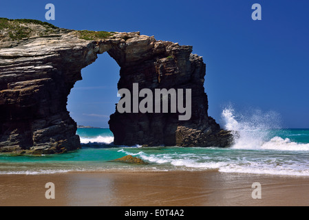 L'Espagne, la Galice : arcade Rock à la plage Praia comme Catedrais Banque D'Images