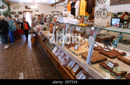 L'Amana, Iowa, États-Unis. 18 mai, 2014. Le Fudge Factory à l'Amana, Iowa Dimanche 19 mai 2014. L'Amana Colonies sont situé à 5 miles au nord de l'Interstate 80 sur les routes de l'Iowa 151, 6 et 220. Les colonies sont à 20 miles au sud-ouest de Cedar Rapids, et 17 milles à l'ouest de l'Iowa City. © Kevin E. Schmidt/ZUMAPRESS.com/Alamy Live News Banque D'Images