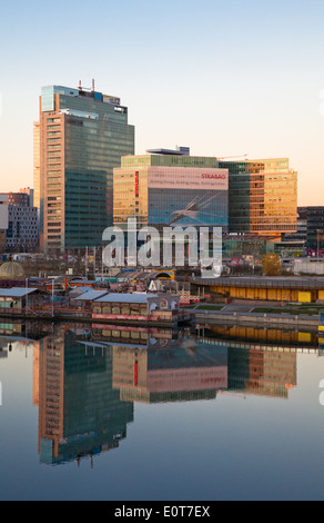 Donaucity dans der Dämmerung, Wien, Österreich - Danube city at Dusk, Vienne, Autriche Banque D'Images