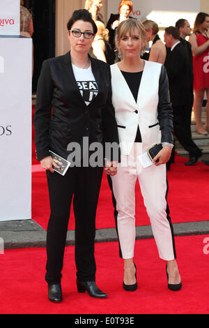 Londres, Royaume-Uni. 18 mai, 2014. Sue Perkins et Mel Giedroyc assister à l'Arqiva British Academy Television Awards au Théâtre royal le 18 mai 2014 à Londres, en Angleterre./photo alliance © dpa/Alamy Live News Banque D'Images