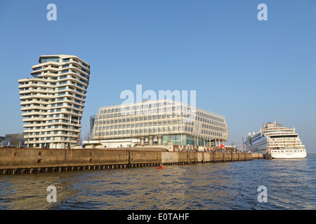 Tour de Marco Polo, Unilever, maison et AIDAsol cruiser, Harbour City, Hambourg, Allemagne Banque D'Images