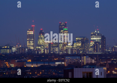 Ville de London Skyline at night de Archway Bridge View de ville du nord de Londres London England UK Banque D'Images