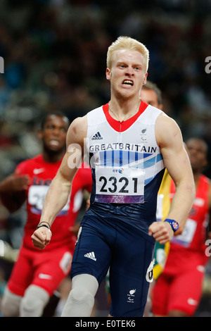 Jonnie Peacock de Grande-bretagne sur son chemin pour gagner l'or au cours de la men's 100m - T44 finale au stade olympique durant les Jeux Paralympiques de 2012 à Londres, Londres, Grande-Bretagne, 06 septembre 2012. Banque D'Images