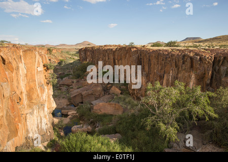 Aub Canyon dans la concession de Palmwag, Damaraland, Namibie Banque D'Images