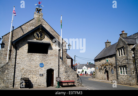 Hôtel de ville et Swan Inn, Llantwit Major, Vale of Glamorgan, Pays de Galles du Sud. Banque D'Images