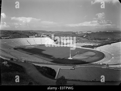 Estádio Nacional à Lisbonne, Portugal, est un stade de football historique. Construit en 1944, il a été conçu par l'architecte Francisco Caldeira Cabral. Capturé par Horácio Novais et Jorge Segurado, le stade occupe une place importante dans l'histoire du football portugais. Banque D'Images