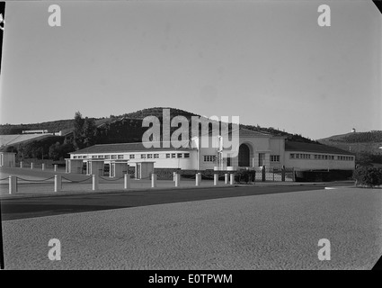 Le Estádio Nacional, situé à Lisbonne, au Portugal, est un stade historique construit en 1944. Il a accueilli de nombreux événements sportifs importants, notamment dans le football, et reste un lieu emblématique pour les sports nationaux. Banque D'Images