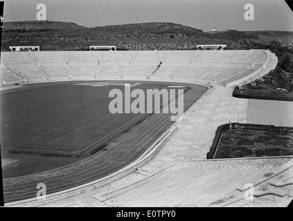 Estádio Nacional à Lisbonne, construit en 1944, est un stade de football historique et un lieu pour les événements sportifs nationaux au Portugal, avec une importance culturelle significative dans l'histoire du sport portugais. Banque D'Images