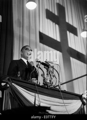 Le président Georges Pompidou prononce un discours Banque D'Images